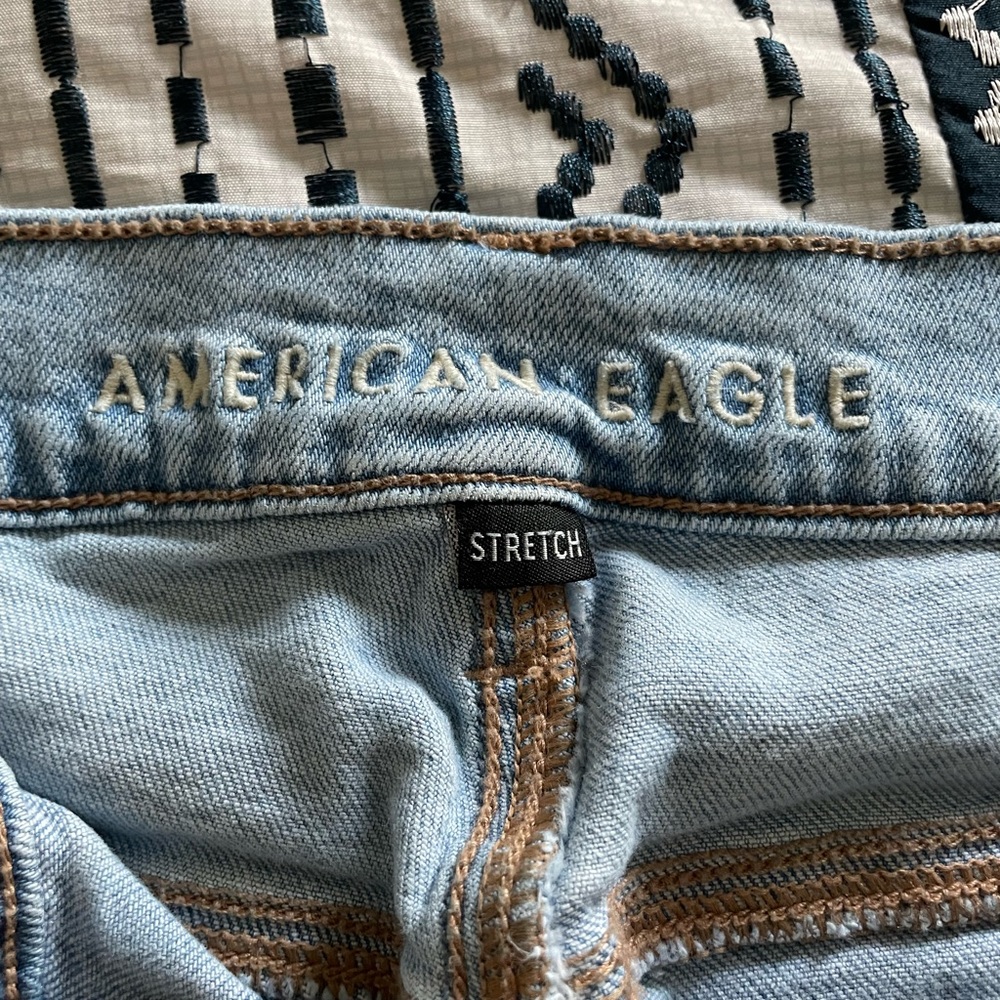 American Eagle 90’s Jeans - Picture 3 of 3